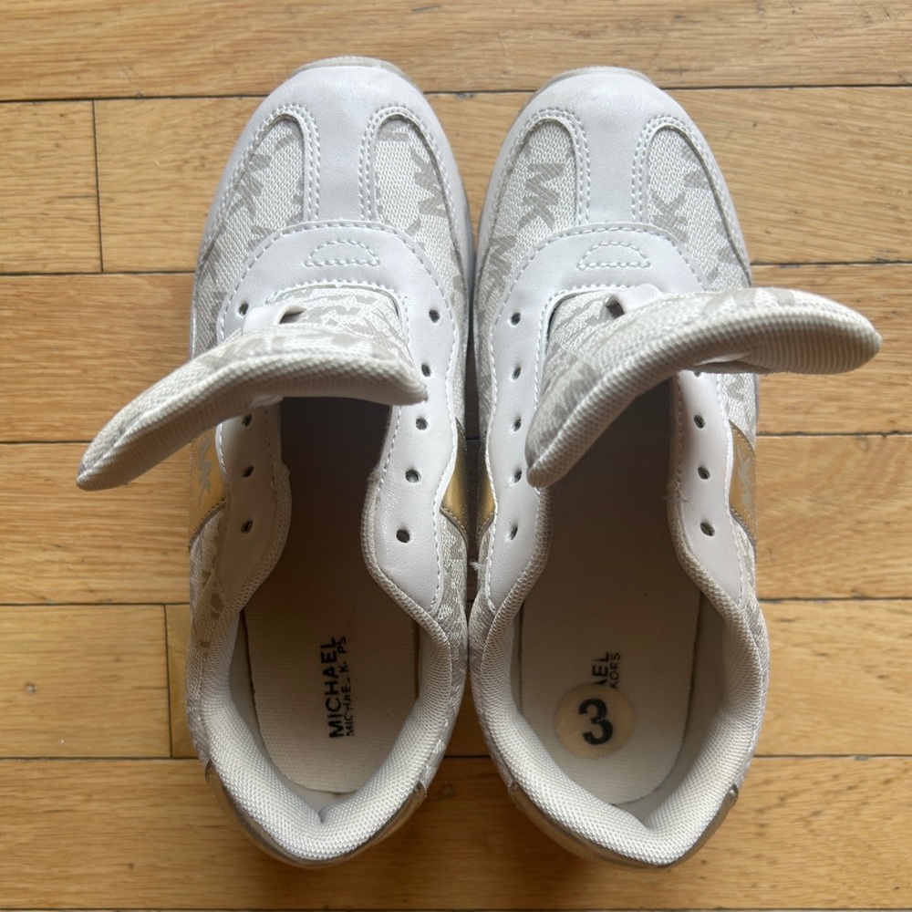 Michael Kors Kids Sneakers in White and Gold